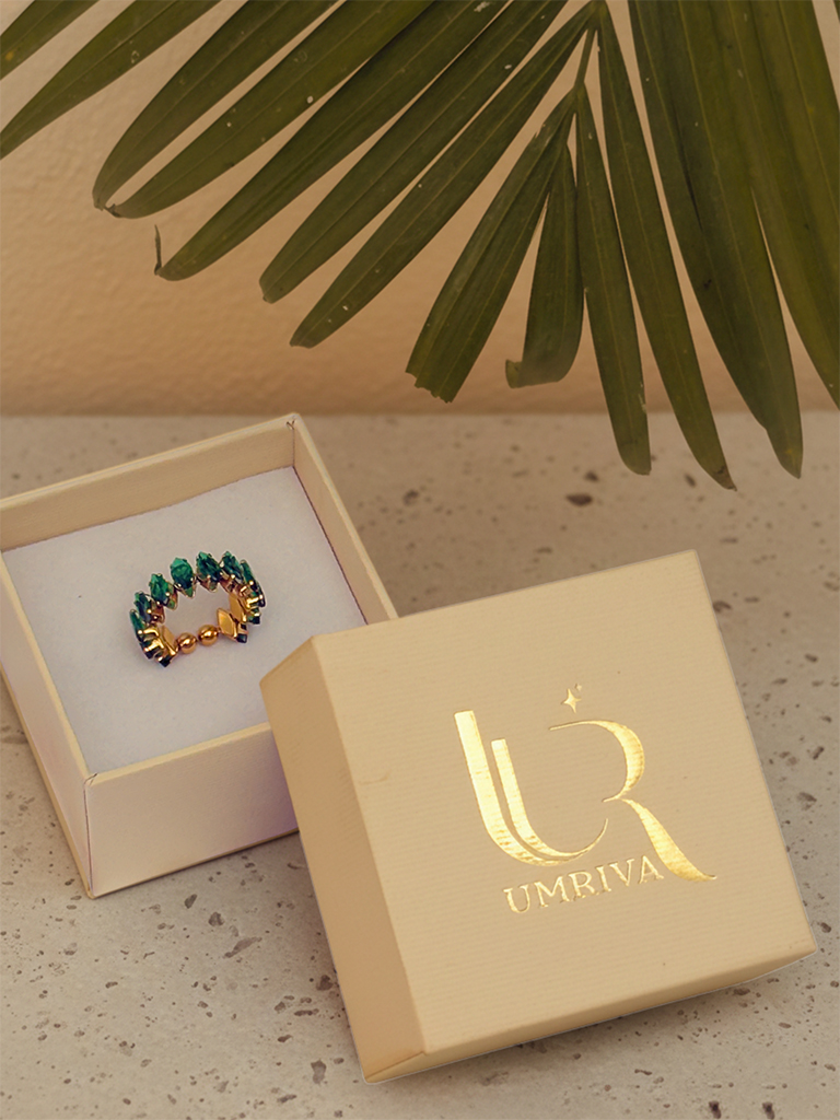 Green Stone Line Band Ring - Image 2