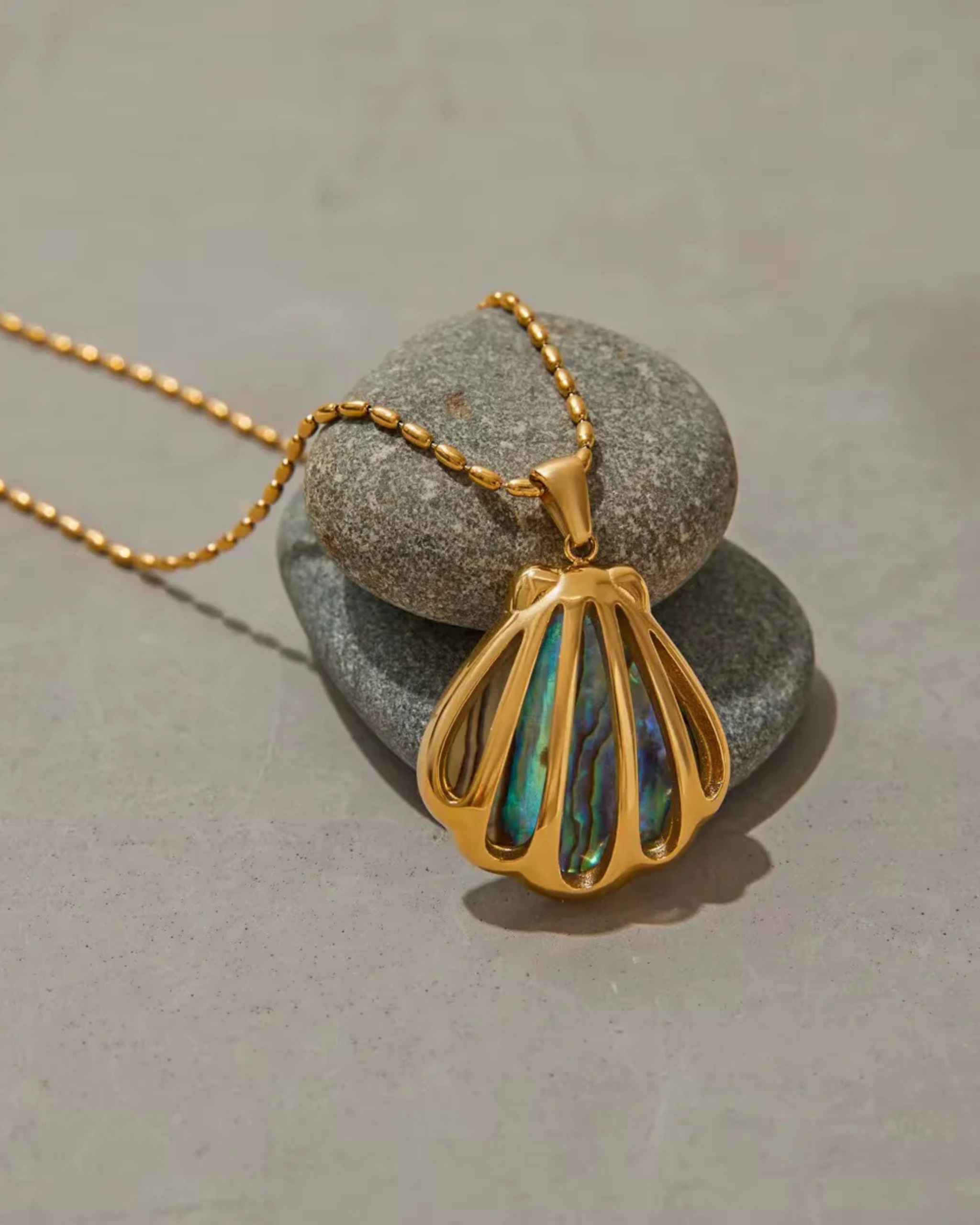Emerald Shell Pendant - Image 2