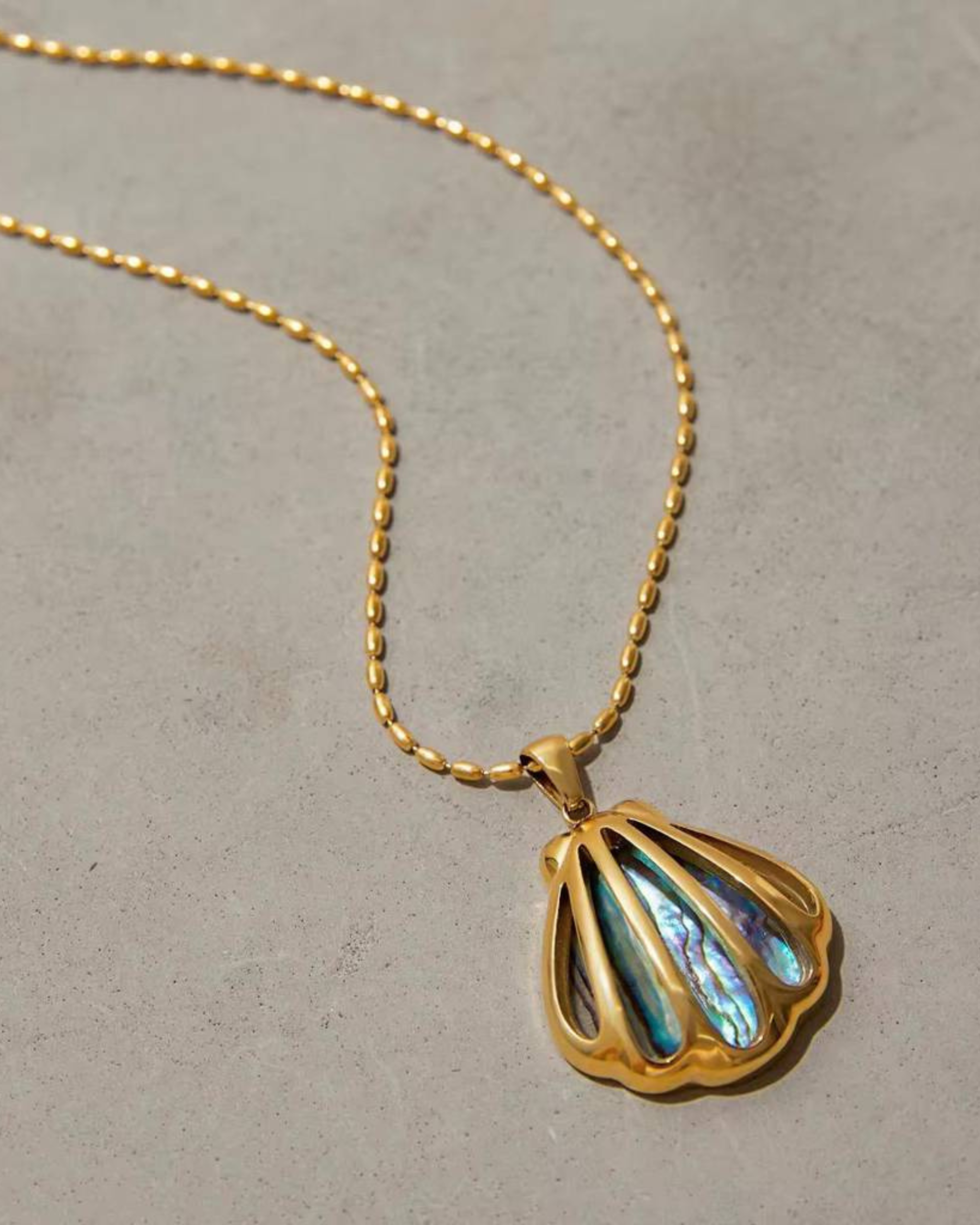 Emerald Shell Pendant - Image 3