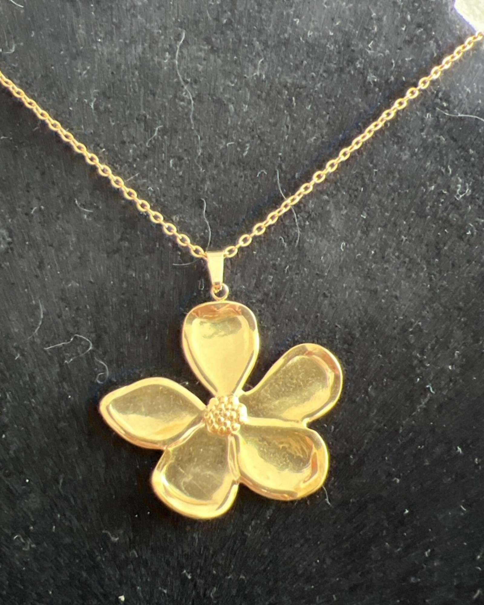 Petal Aura Pendant - Image 2