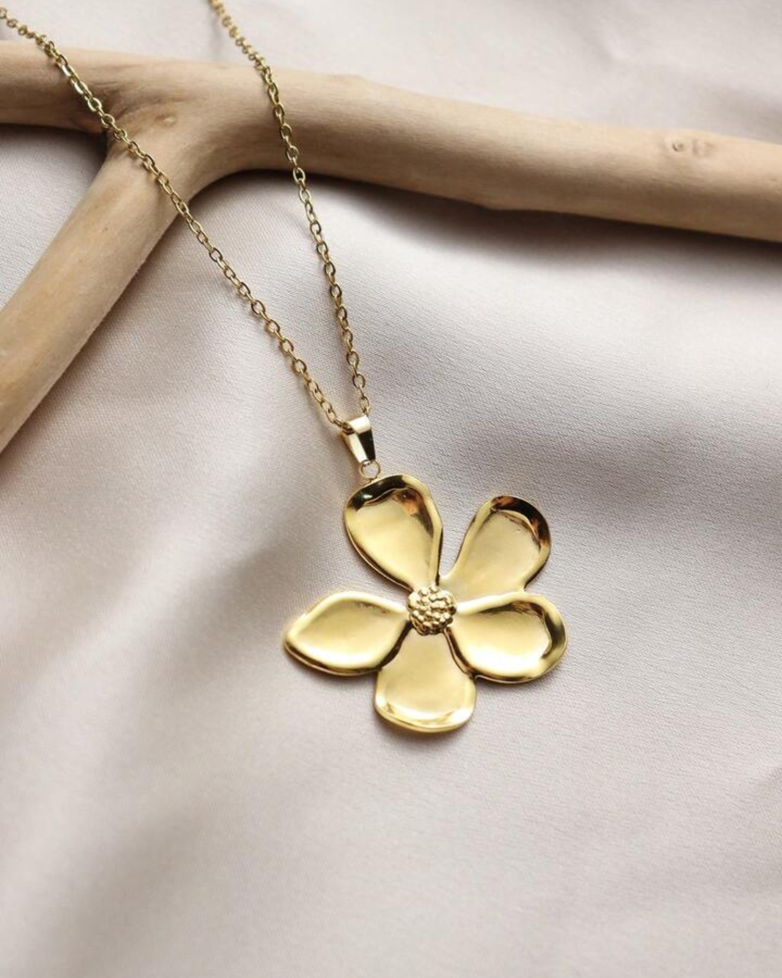 Petal Aura Pendant - Image 3