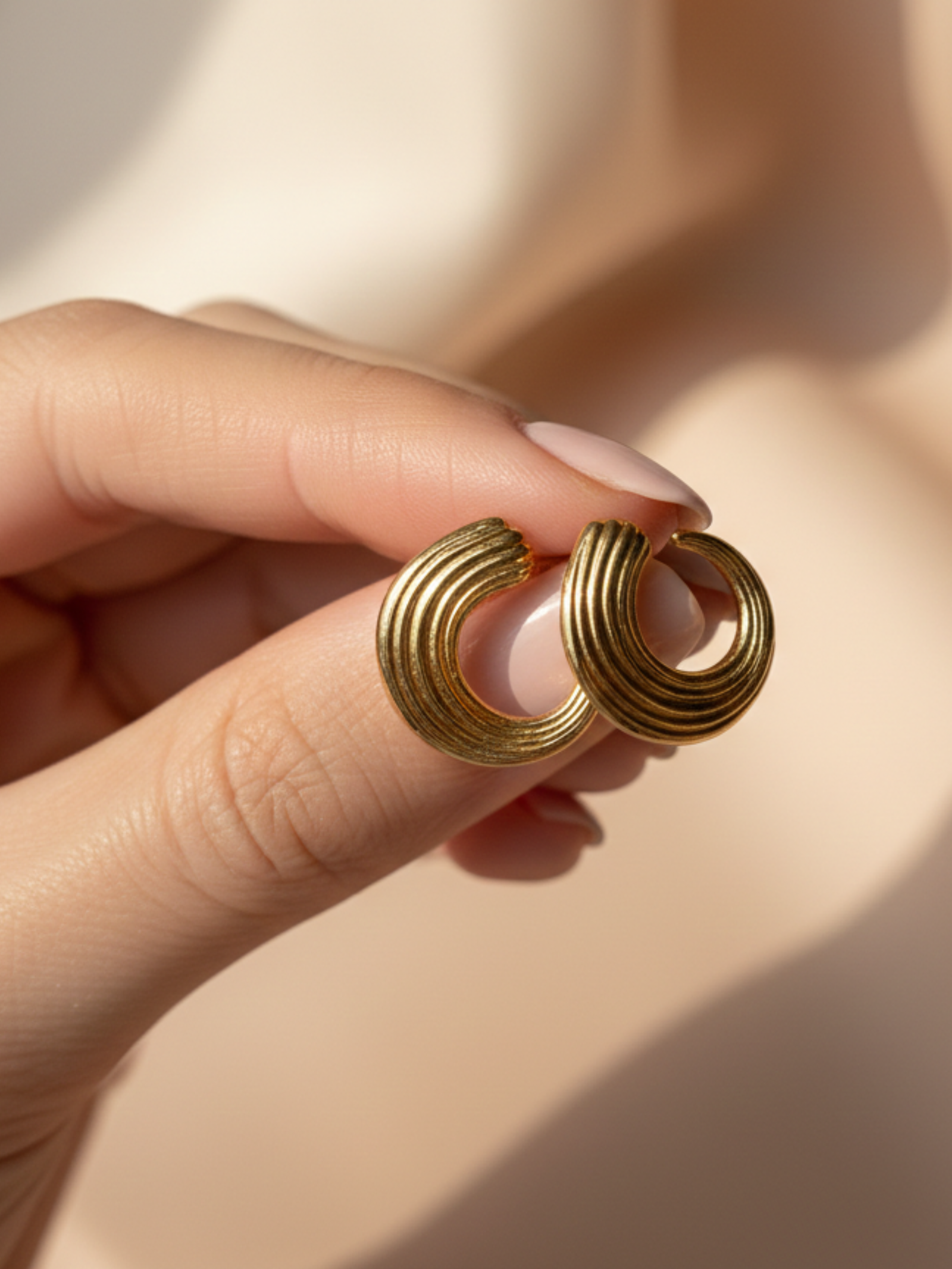 Solène Curve Earrings - Image 3