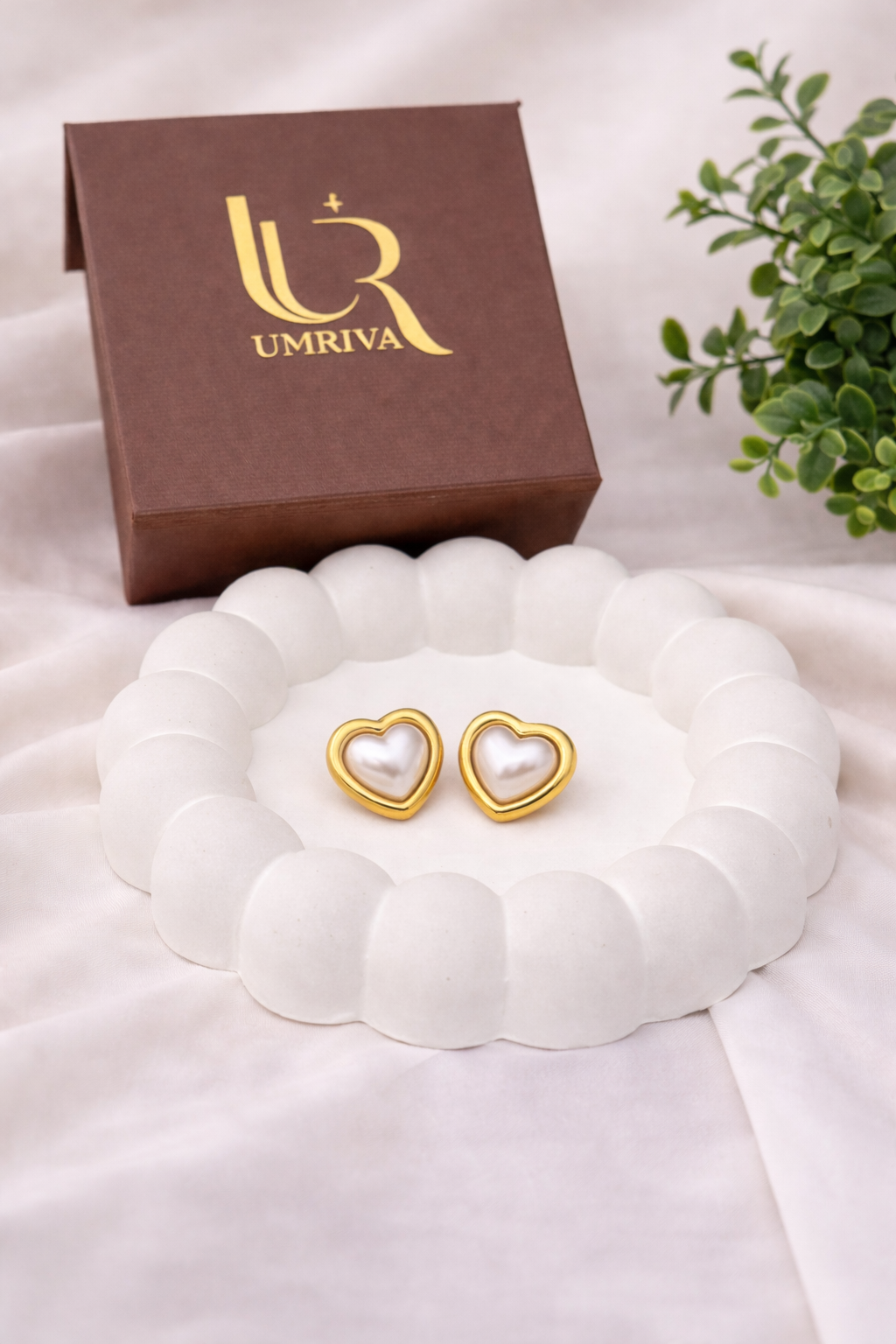 Pearl Heart Stud Earrings - Image 5