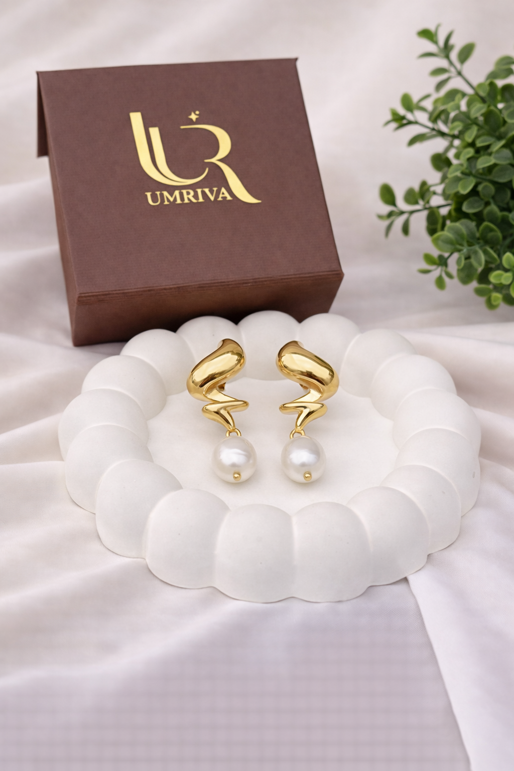 Pearl Twist Drop Earrings - Image 5