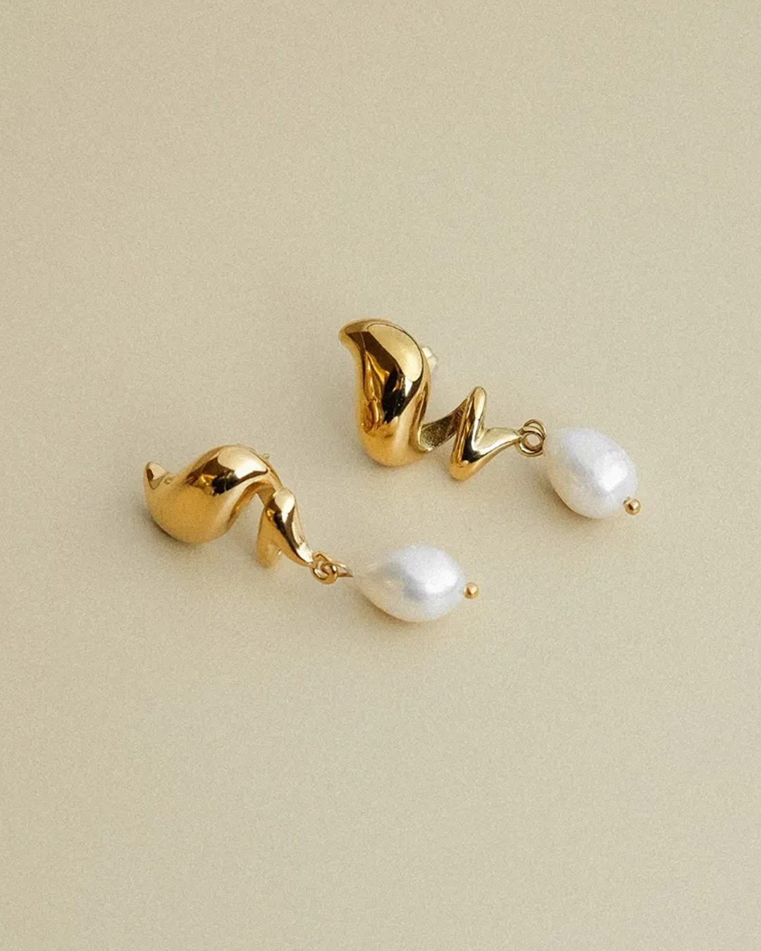 Pearl Twist Drop Earrings - Image 3