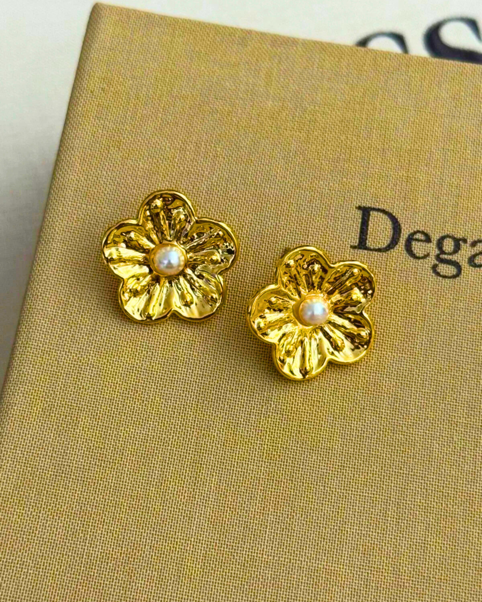 Flora Pearl Earrings - Image 3