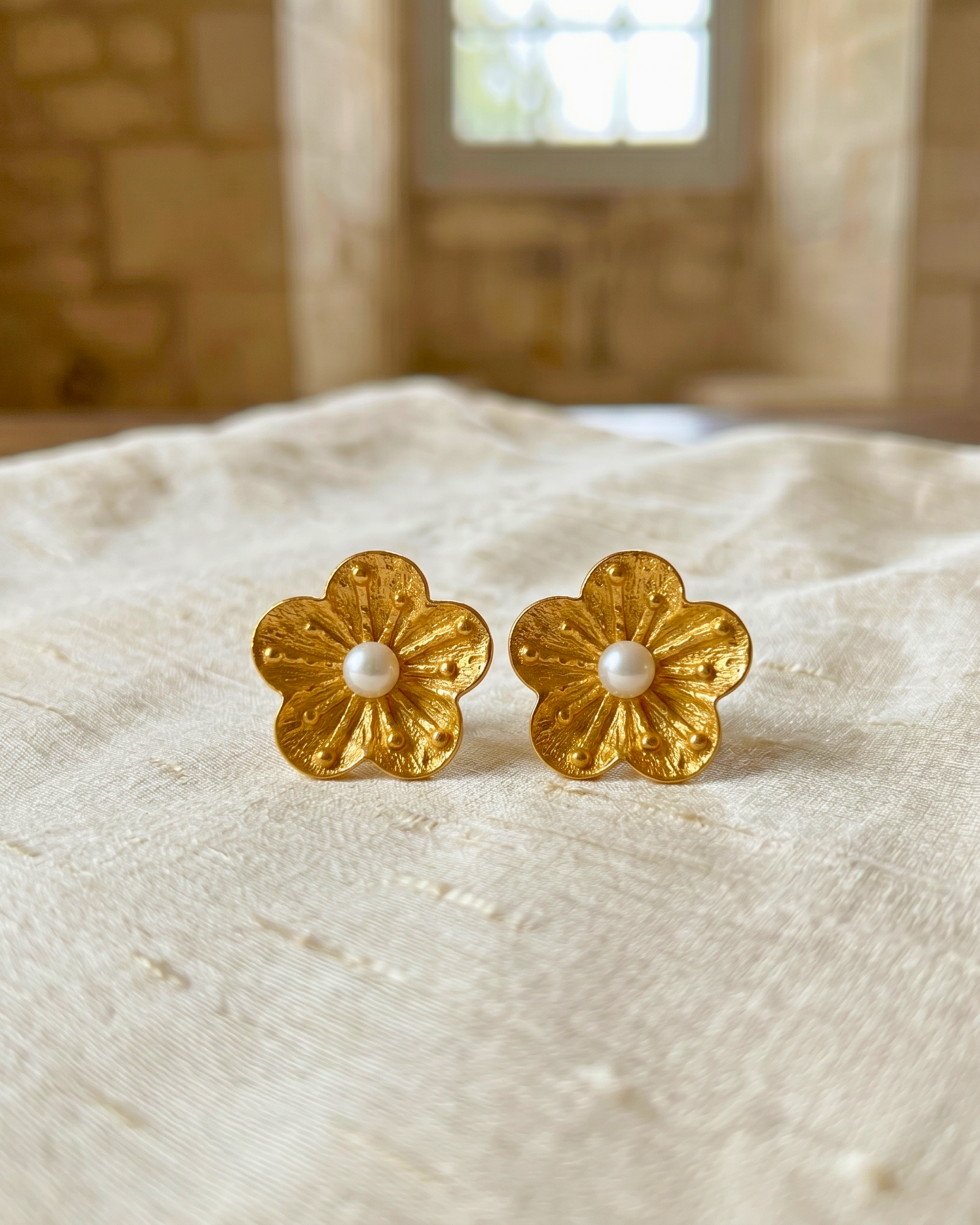 Flora Pearl Earrings - Image 4